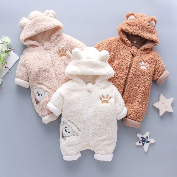 Cute lamb hair baby girl jumpsuit with bear embroidery. Hooded, thickened winter crawling suit with zipper closure for warmth and comfort. Perfect for cold days!