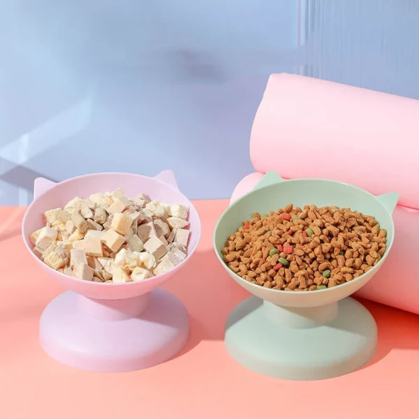 Keep your pets safe and comfortable during meals with this Tilted High-Base Pet Food Bowl. Anti-choking, anti-dumping, and ergonomic design for cats & dogs.