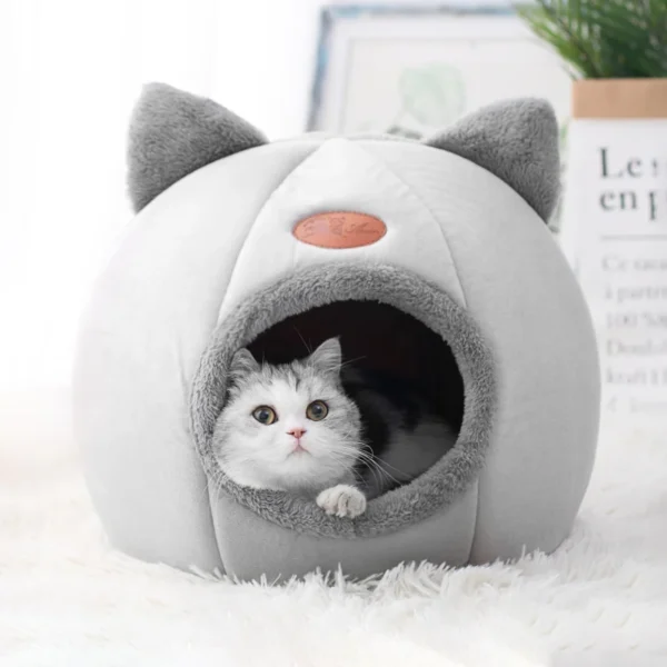 Ensure a warm and cozy sleep for your pet with this Deep Sleep Winter Cat Bed. Soft, breathable, and enclosed for security—ideal for small dogs and cats!