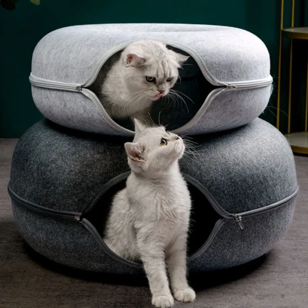 Discover the Donut Cat Bed Interactive Tunnel made from soft wool felt. This foldable cat bed doubles as a playful training toy for cats of all sizes.