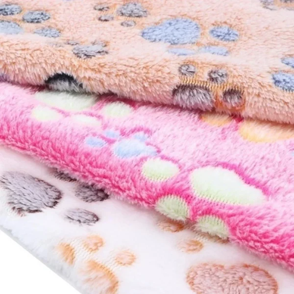 Soft Fluffy Cartoon Pet Blanket – Warm, Cozy & Comfortable for Cats and Dogs - Image 3