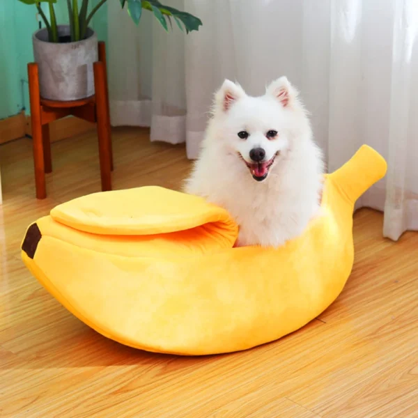 This Banana-Shaped Pet Bed provides a cozy and warm sleeping space for cats and small dogs. Soft velvet material, removable cover, and fun design!