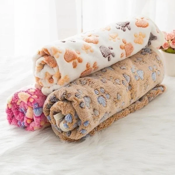 Soft Fluffy Cartoon Pet Blanket – Warm, Cozy & Comfortable for Cats and Dogs - Image 4